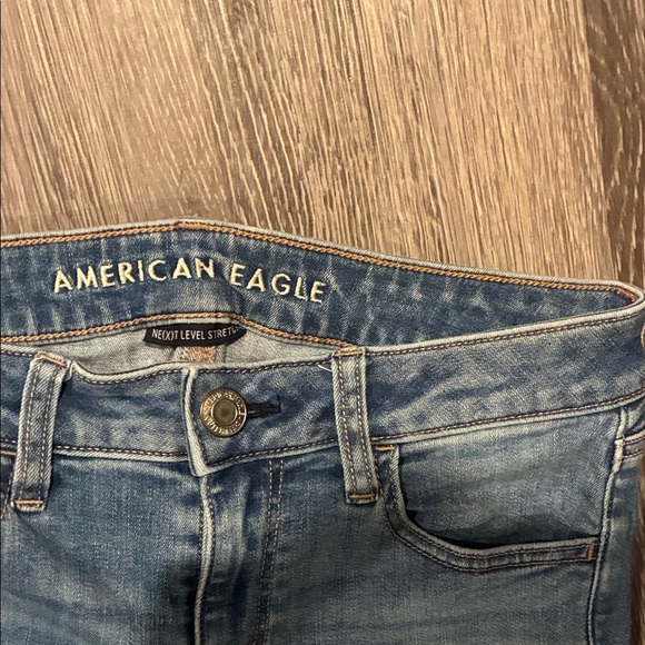 American Eagle Outfitters Light Blue Denim Jeans.  B6 - Picture 2 of 5